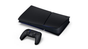 Offizielles Produktfoto der japanischen PS5 Digital Edition in Midnight Black mit schwarzem DualSense-Controller vor hellem Hintergrund.