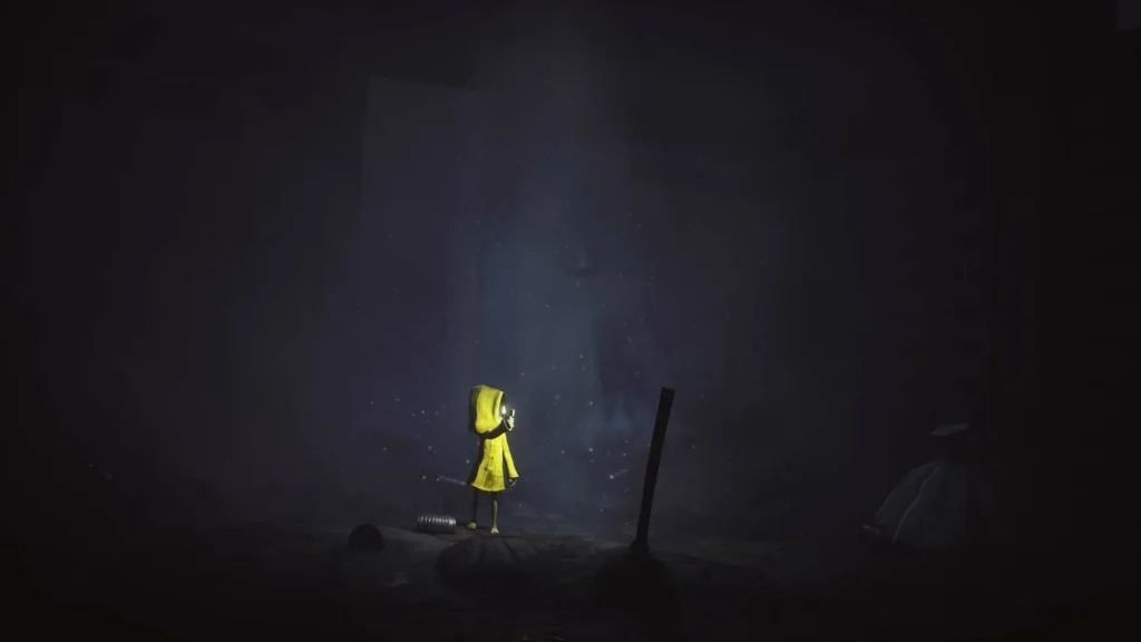 Szene mit Six im düsteren Schiff der Little Nightmares Enhanced Edition