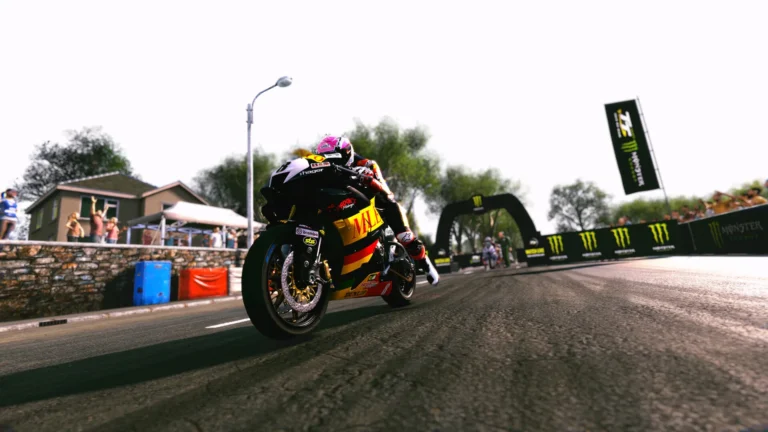 TT Isle of Man Ride on the Edge 3 Screenshot 2