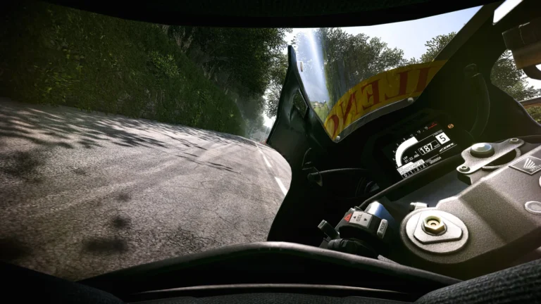 TT Isle of Man Ride on the Edge 3 Screenshot 8